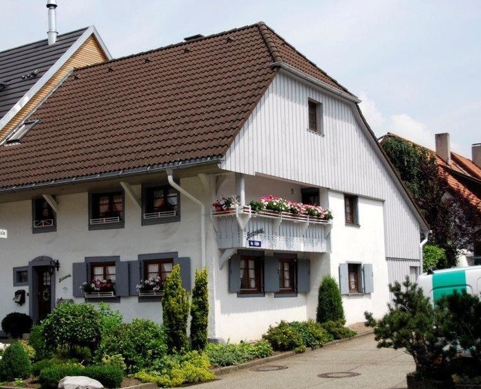 Ferienhaus im Gässle - Komfort-Ferienwohnung im alten Landhausstil in Kirchzarten im Schwarzwald